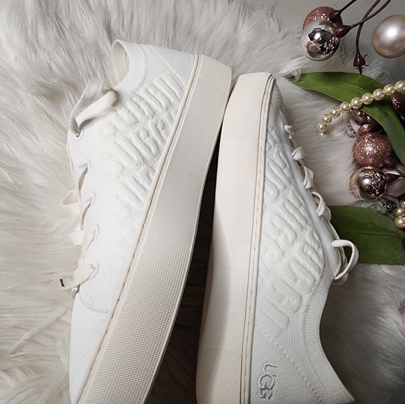 Ugg Dinale Graphic Knit TrainerWomens shoes size9 new - Picture 2 of 8